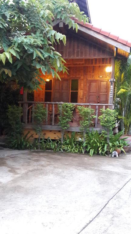 J&J Guesthouse Sukhothai Exteriör bild