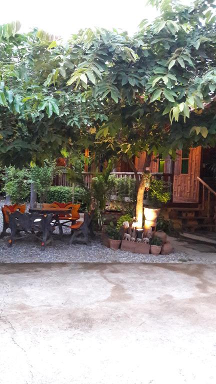 J&J Guesthouse Sukhothai Exteriör bild