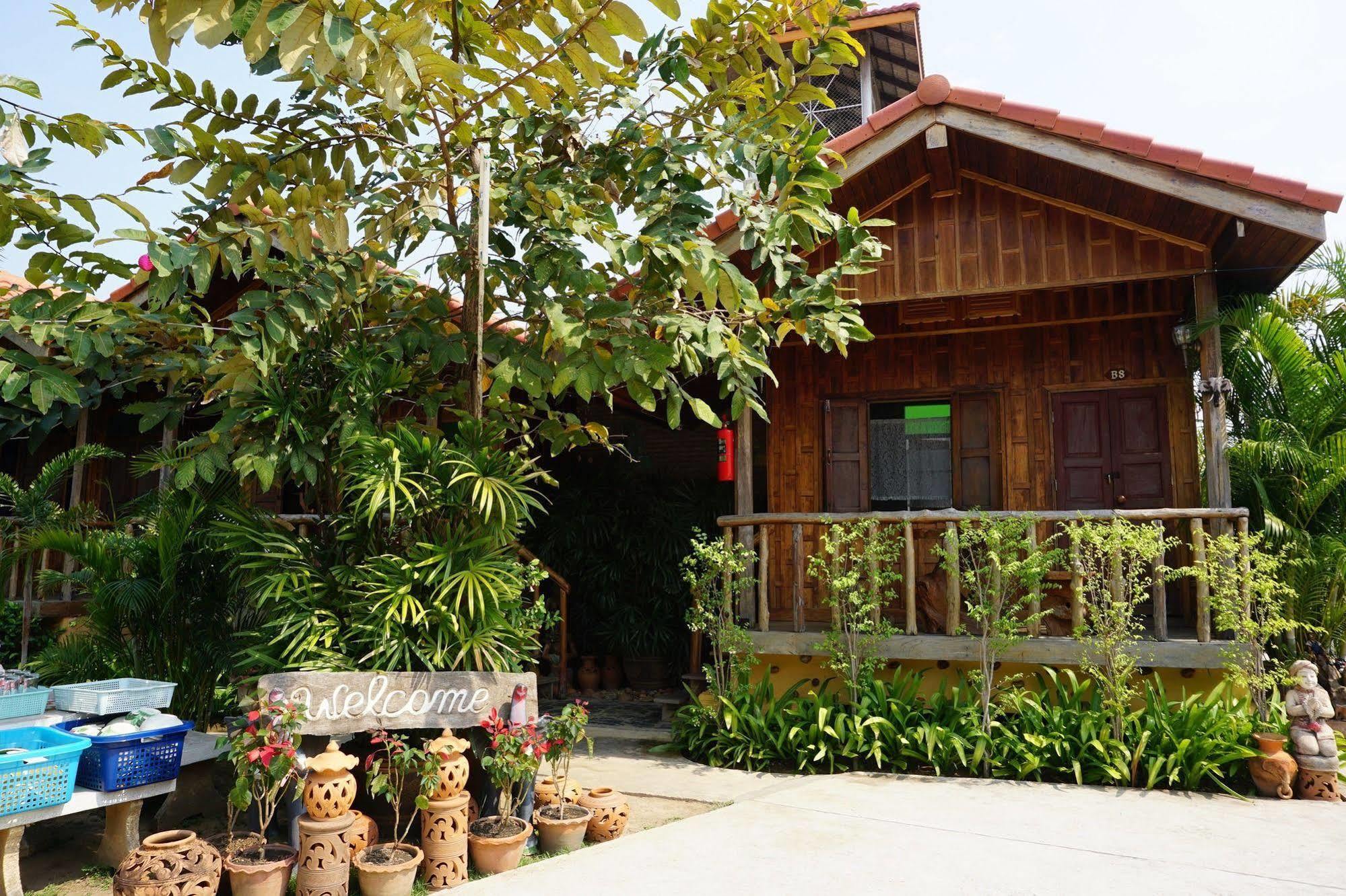 J&J Guesthouse Sukhothai Exteriör bild