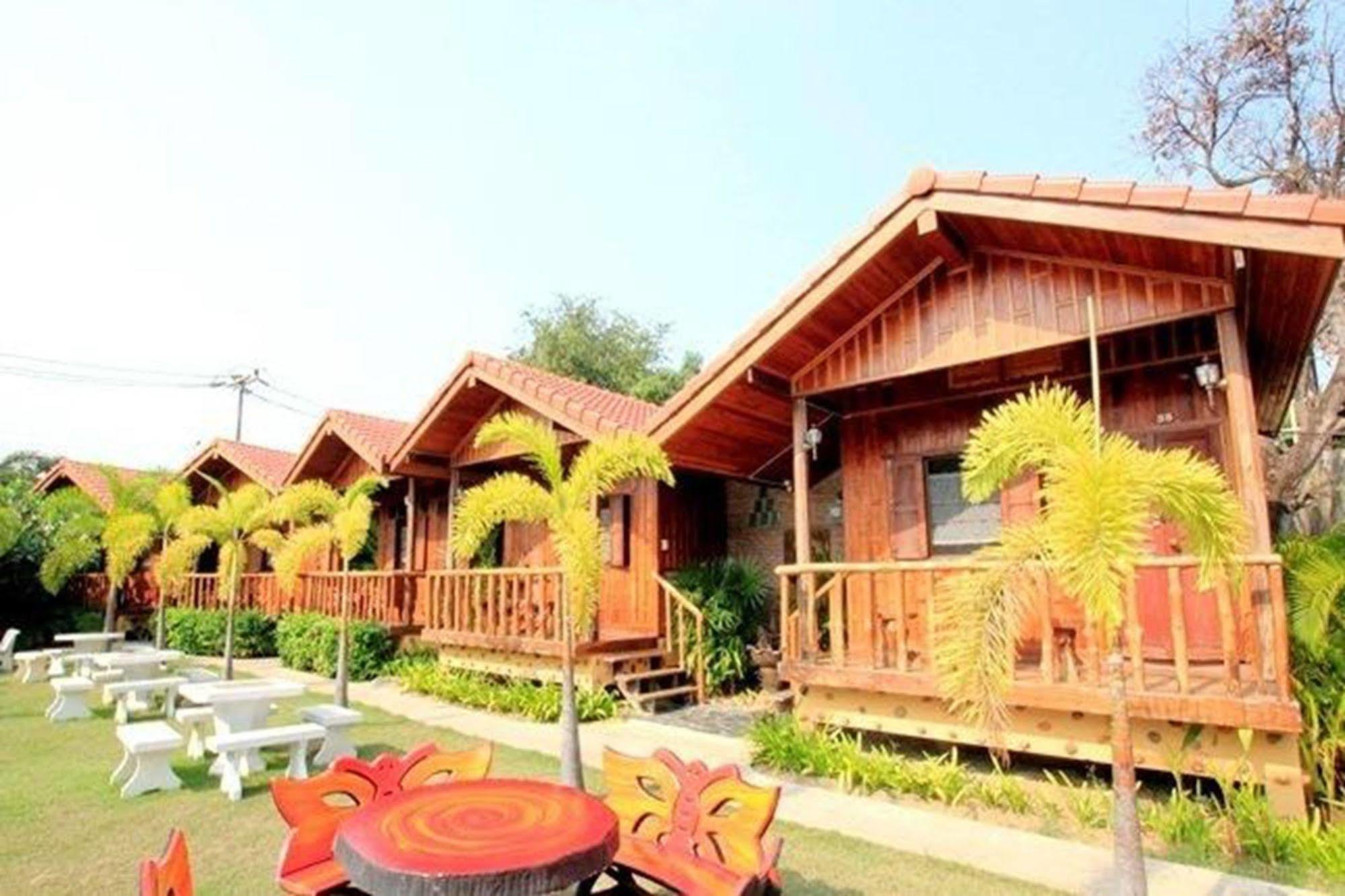J&J Guesthouse Sukhothai Exteriör bild