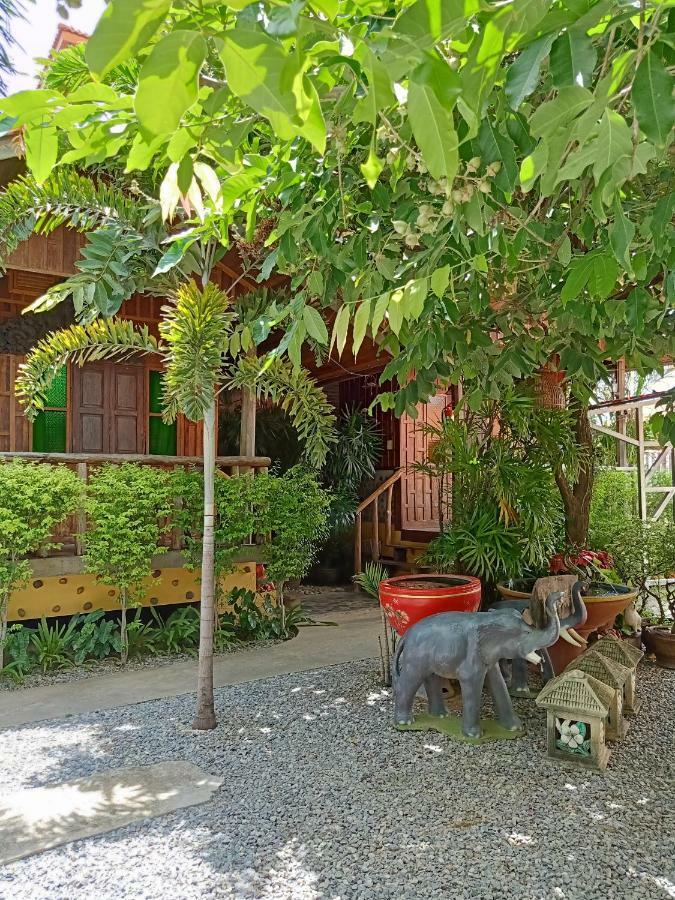 J&J Guesthouse Sukhothai Exteriör bild