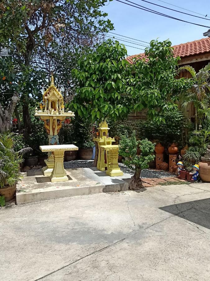 J&J Guesthouse Sukhothai Exteriör bild