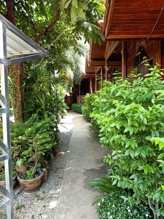 J&J Guesthouse Sukhothai Exteriör bild